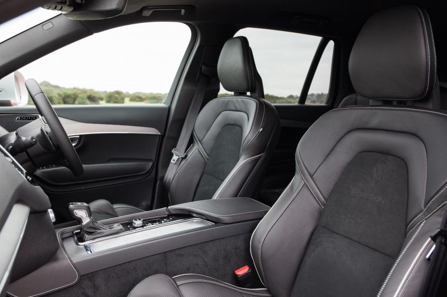 Интерьер Volvo XC90 D5 R-Design 2015 года  (UK) (фото 32 из 44)